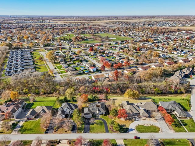 828 Royal Dublin Lane, Dyer, IN 46311