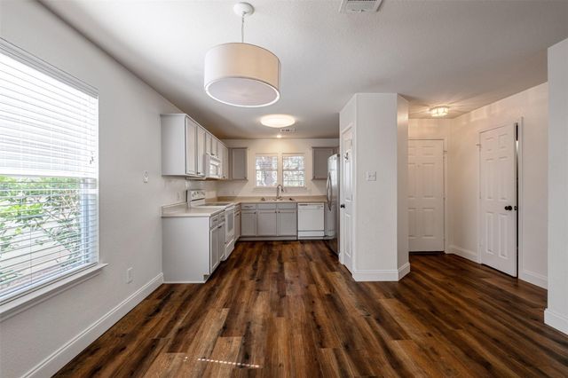 2208 Melissa Oaks LN, Austin, TX 78744