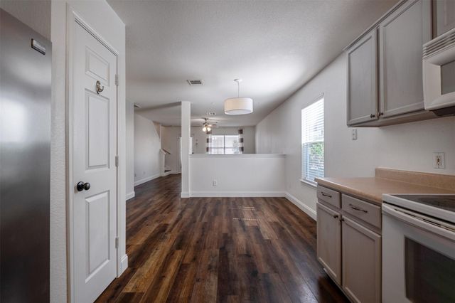 2208 Melissa Oaks LN, Austin, TX 78744