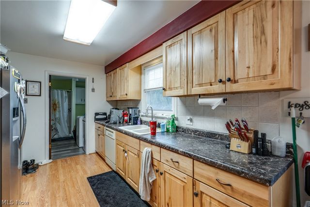 15390 Cenfield Street NE, Alliance, OH 44601