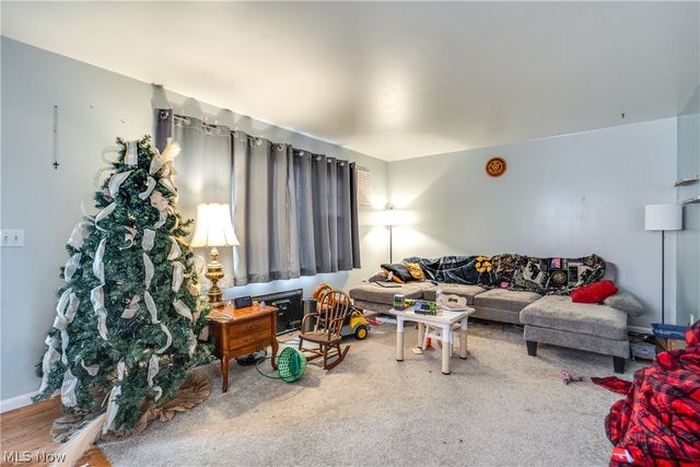 15390 Cenfield Street NE, Alliance, OH 44601