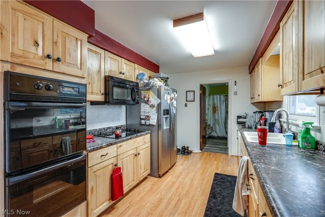 15390 Cenfield Street NE, Alliance, OH 44601