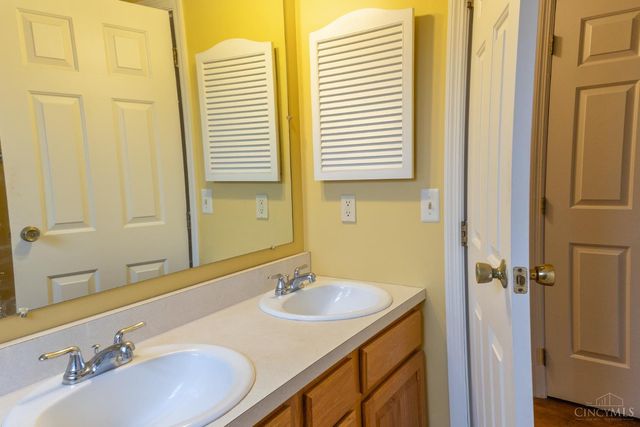 5591 Williamsburg Way, Fairfield, OH 45014