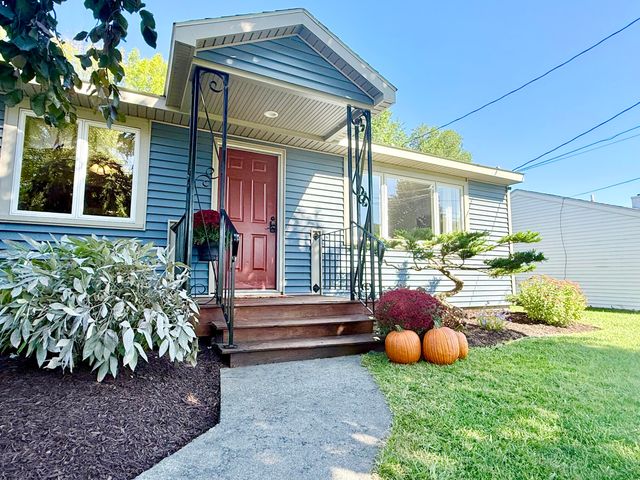 774 Bear Swamp Road, Peru, NY 12972