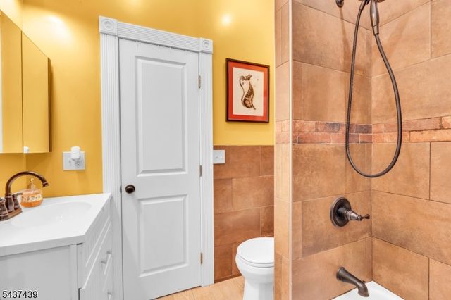 16 Sycamore St, Sussex Boro, NJ 07461