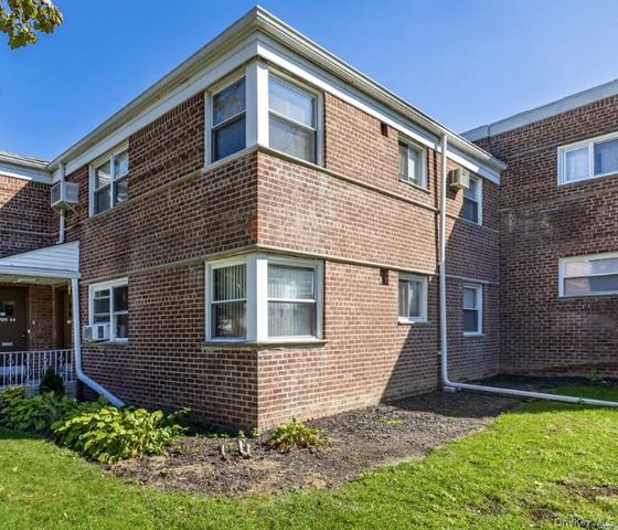 196-08 Pompeii Avenue 1B, Hollis, NY 11423