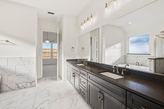 189 Mountain Laurel Drive, Waxahachie, TX 75165