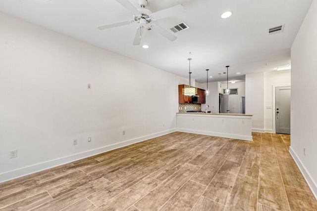 908 Nueces ST 14, Austin, TX 78701