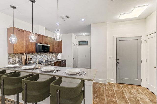 908 Nueces ST 14, Austin, TX 78701