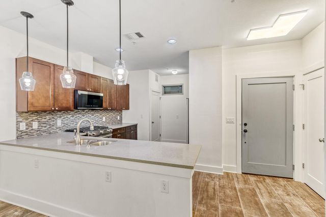 908 Nueces ST 14, Austin, TX 78701