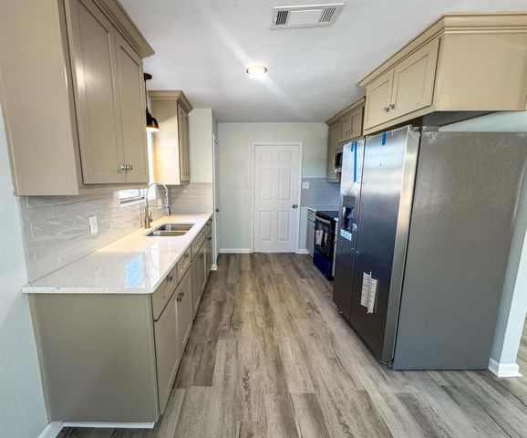 301 Belmont Dr, Marshall, TX 75672