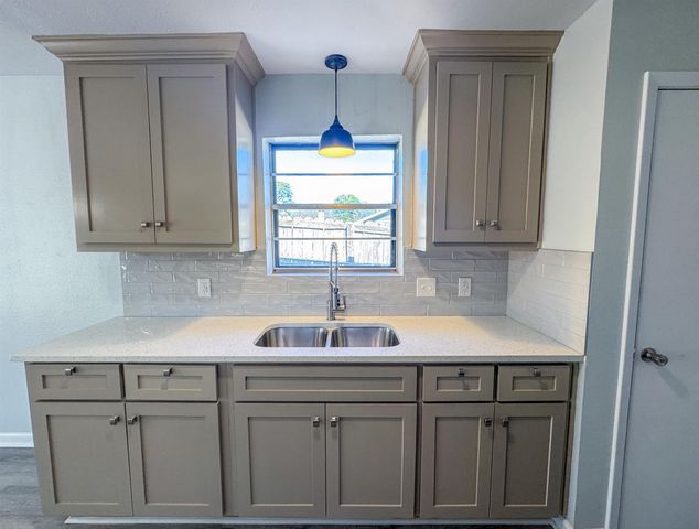 301 Belmont Dr, Marshall, TX 75672