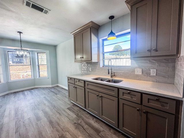 301 Belmont Dr, Marshall, TX 75672