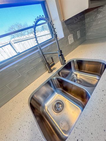 301 Belmont Dr, Marshall, TX 75672