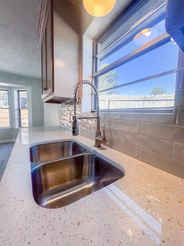 301 Belmont Dr, Marshall, TX 75672