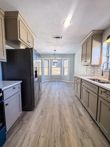 301 Belmont Dr, Marshall, TX 75672