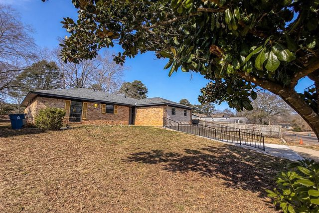 301 Belmont Dr, Marshall, TX 75672