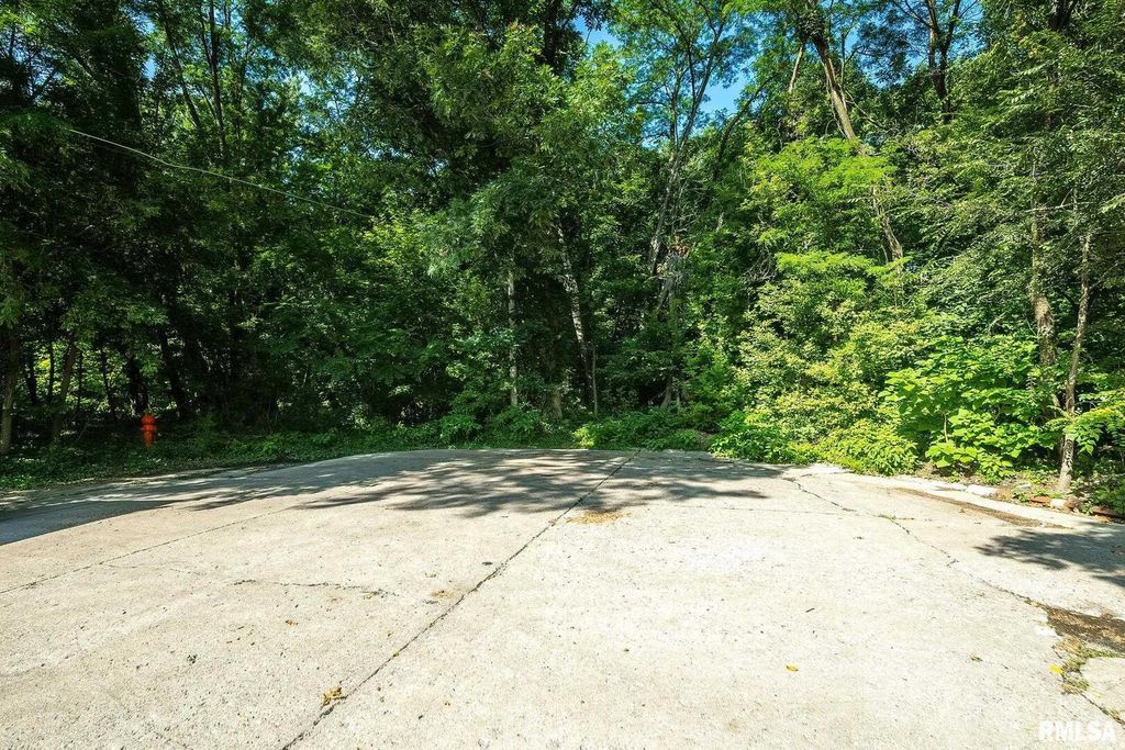 4200 13TH Avenue, Moline, IL 61265