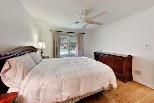 8136 N Oketo Avenue, Niles, IL 60714