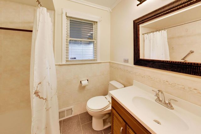 8136 N Oketo Avenue, Niles, IL 60714