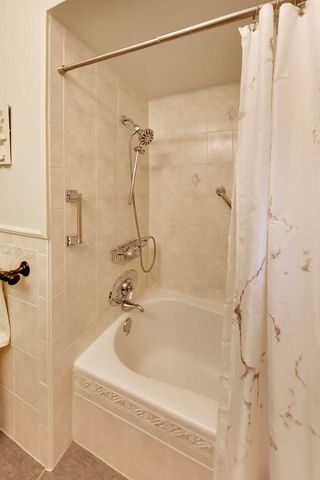8136 N Oketo Avenue, Niles, IL 60714