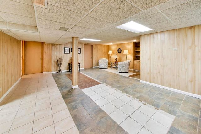 8136 N Oketo Avenue, Niles, IL 60714