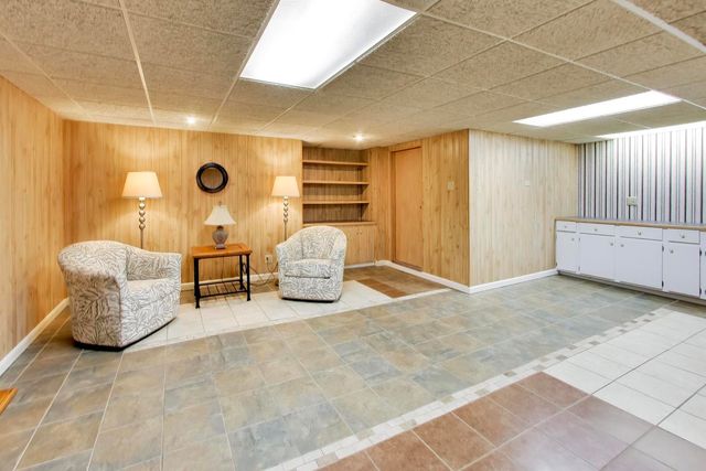 8136 N Oketo Avenue, Niles, IL 60714