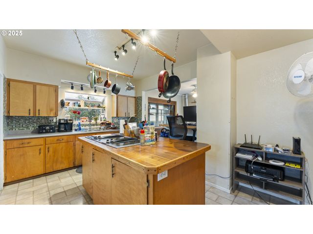 63776 Flanagan Rd, Coos Bay, OR 97420