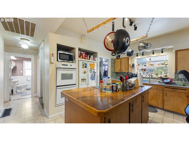 63776 Flanagan Rd, Coos Bay, OR 97420