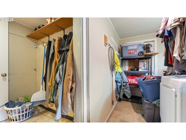 63776 Flanagan Rd, Coos Bay, OR 97420