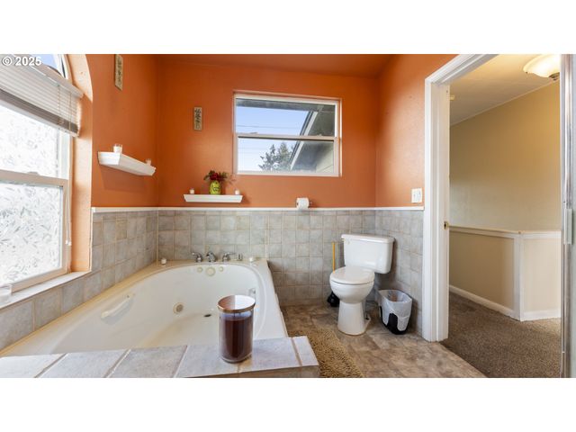 63776 Flanagan Rd, Coos Bay, OR 97420