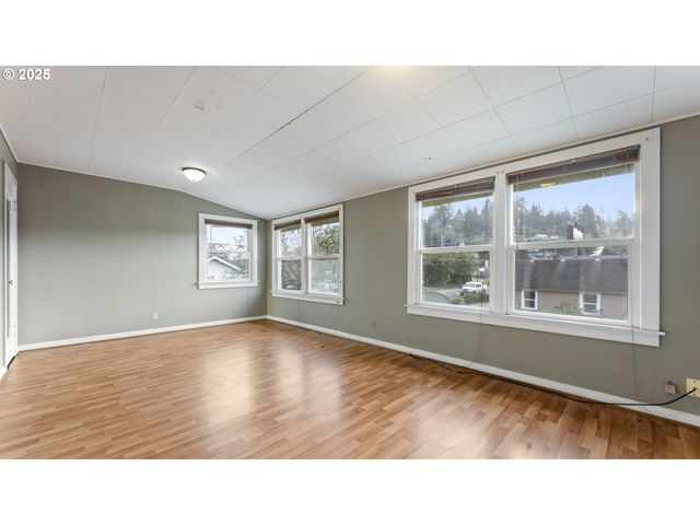 63776 Flanagan Rd, Coos Bay, OR 97420