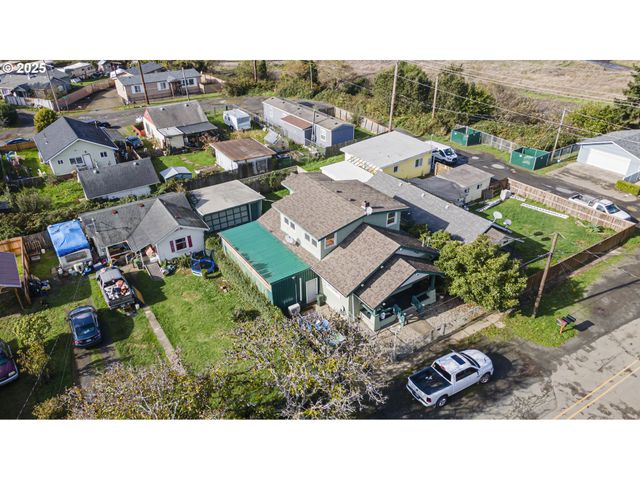 63776 Flanagan Rd, Coos Bay, OR 97420