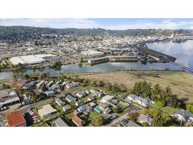 63776 Flanagan Rd, Coos Bay, OR 97420