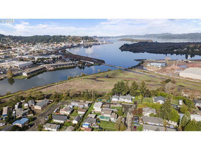 63776 Flanagan Rd, Coos Bay, OR 97420