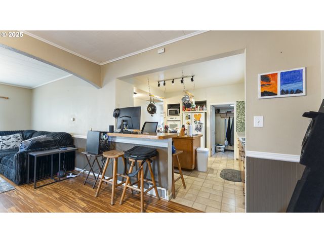 63776 Flanagan Rd, Coos Bay, OR 97420