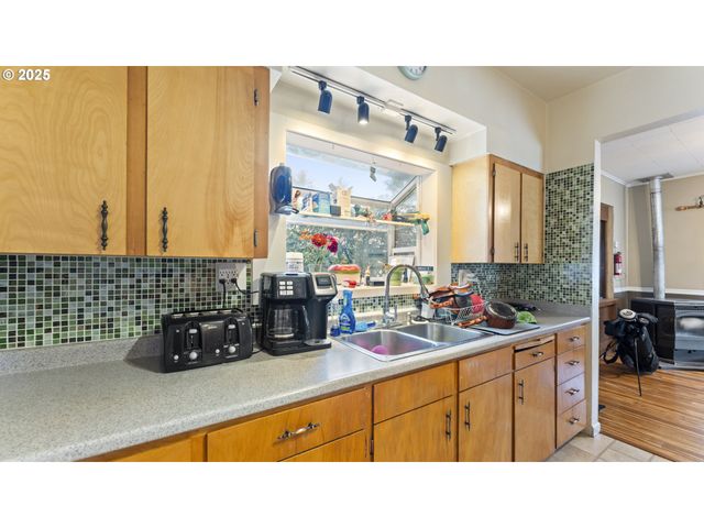 63776 Flanagan Rd, Coos Bay, OR 97420