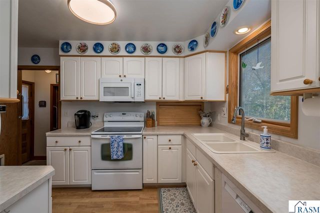 825 Carney Avenue, Mankato, MN 56001