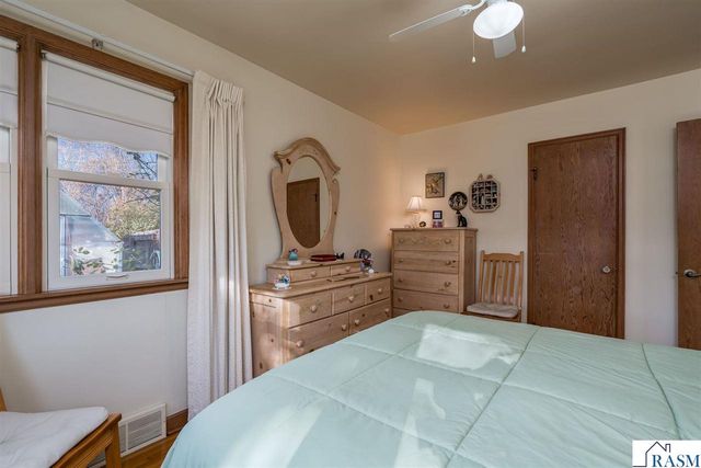 825 Carney Avenue, Mankato, MN 56001