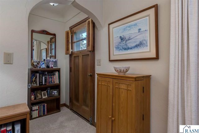 825 Carney Avenue, Mankato, MN 56001