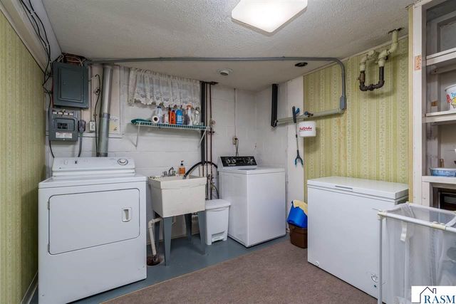 825 Carney Avenue, Mankato, MN 56001