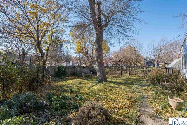 825 Carney Avenue, Mankato, MN 56001