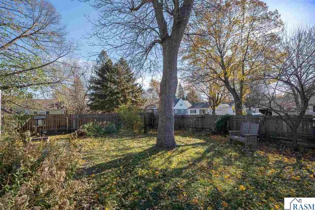 825 Carney Avenue, Mankato, MN 56001