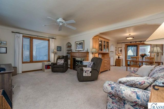 825 Carney Avenue, Mankato, MN 56001