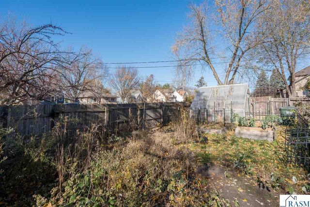 825 Carney Avenue, Mankato, MN 56001