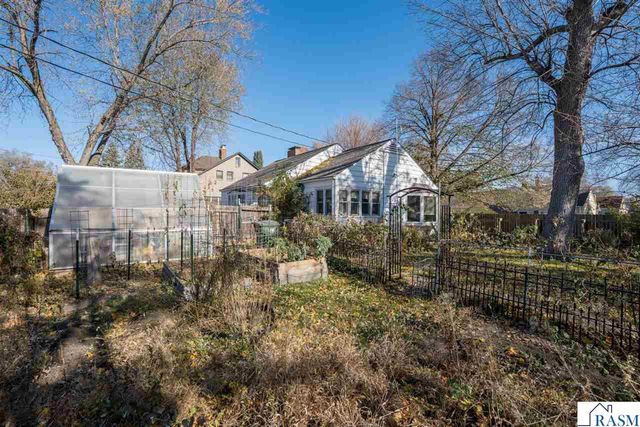 825 Carney Avenue, Mankato, MN 56001