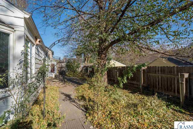 825 Carney Avenue, Mankato, MN 56001