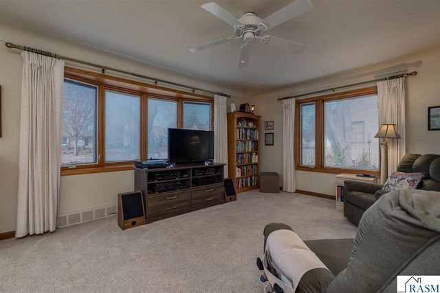 825 Carney Avenue, Mankato, MN 56001