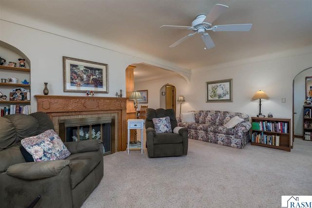 825 Carney Avenue, Mankato, MN 56001