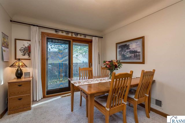 825 Carney Avenue, Mankato, MN 56001